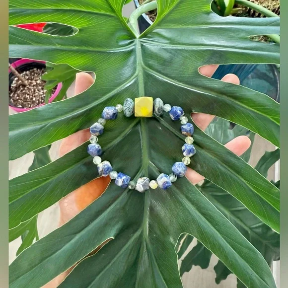 Serpentine, Jasper, Prehnite & Sodalite Bracelet (one) - Picture 2 of 8